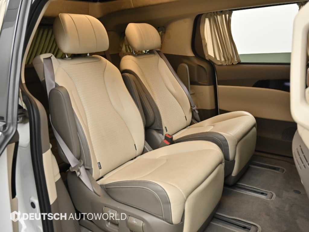 KIA Carnival - Vista 12