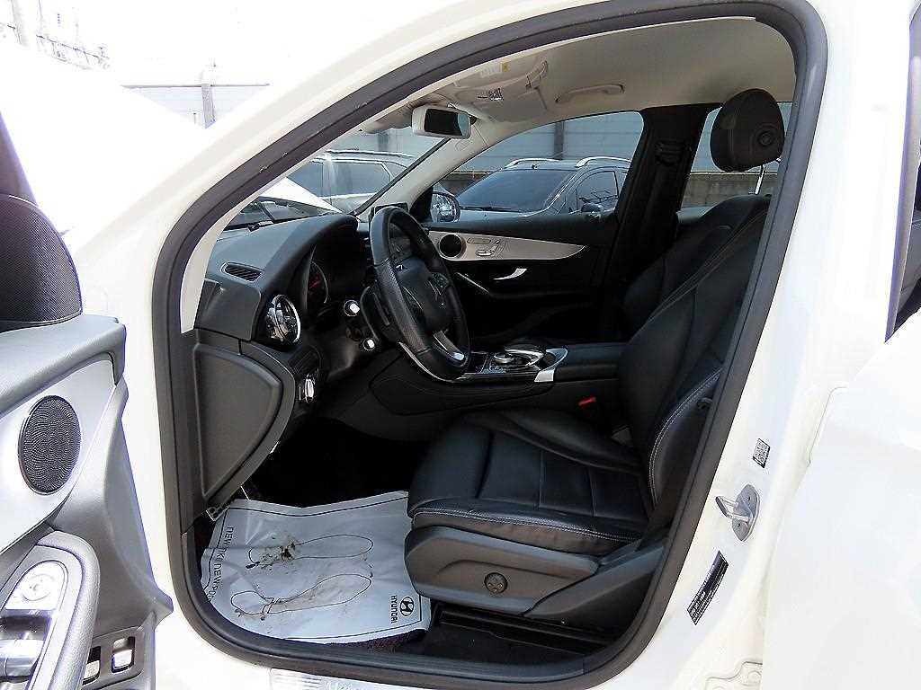 Mercedes Benz GLC Class - Vista 5