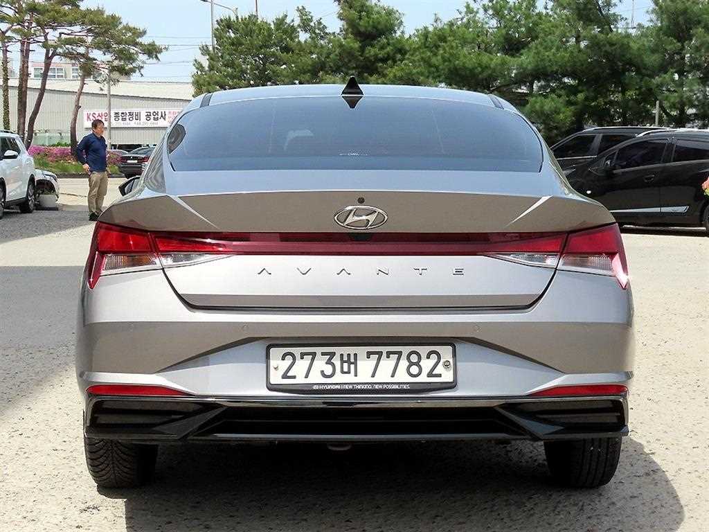 HYUNDAI Avante - Vista 4