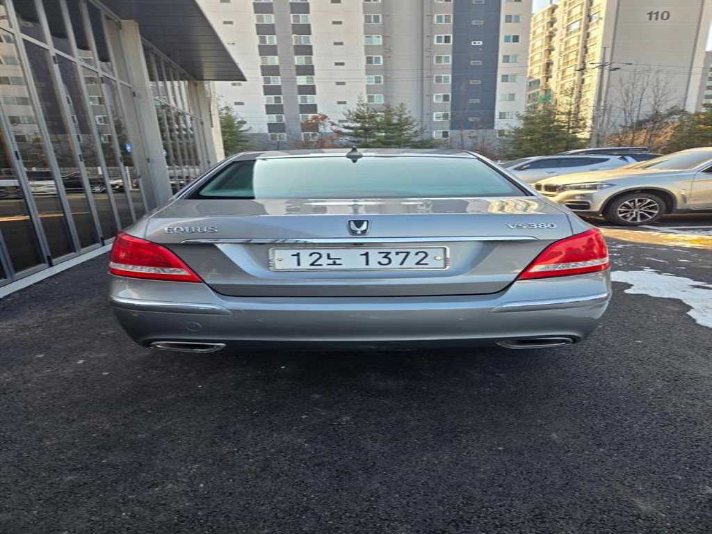 HYUNDAI Equus - Vista 2