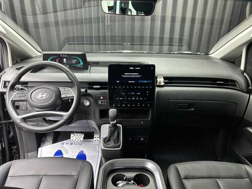 HYUNDAI Staria - Vista 10