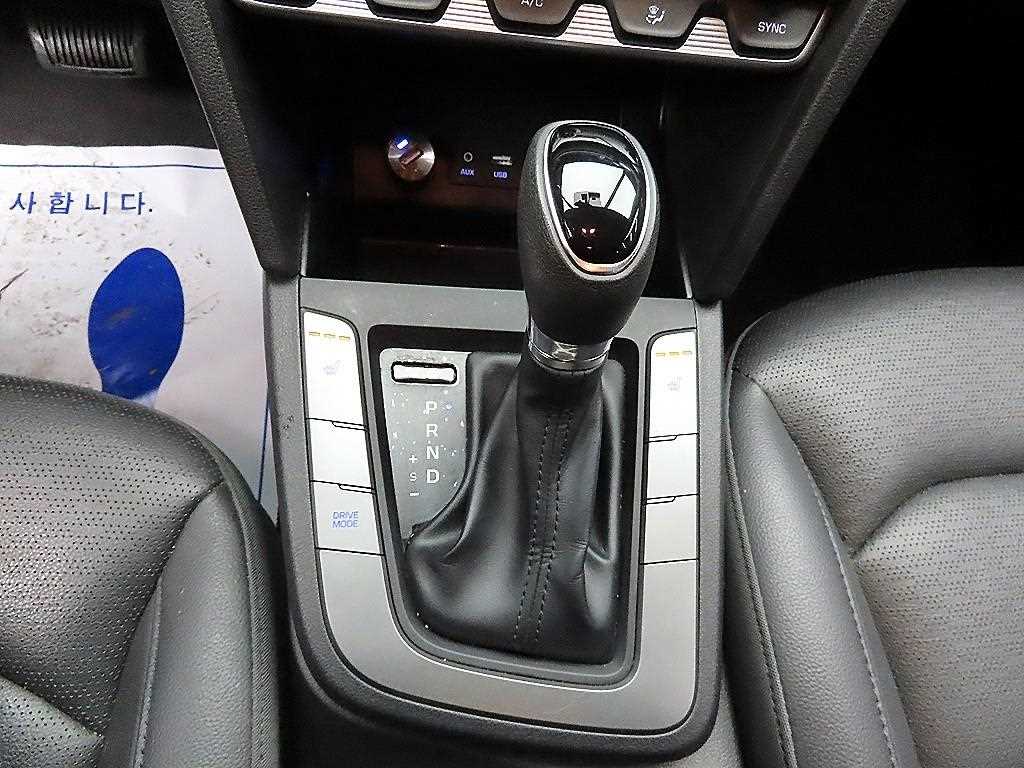 HYUNDAI Avante - Vista 10