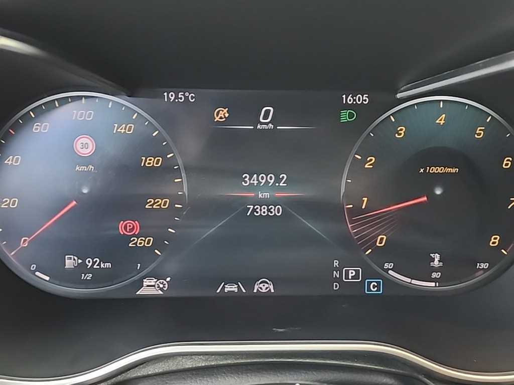 Mercedes Benz GLC Class - Vista 6