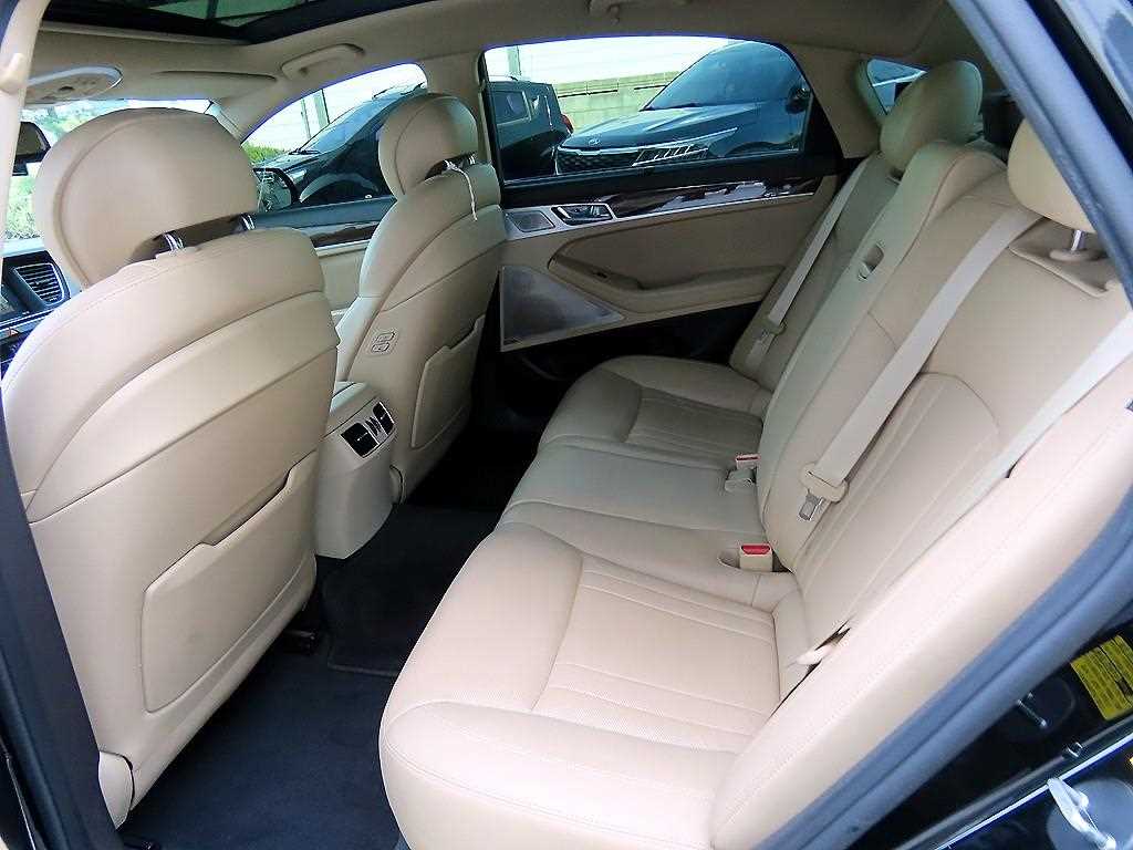 HYUNDAI Genesis - Vista 6