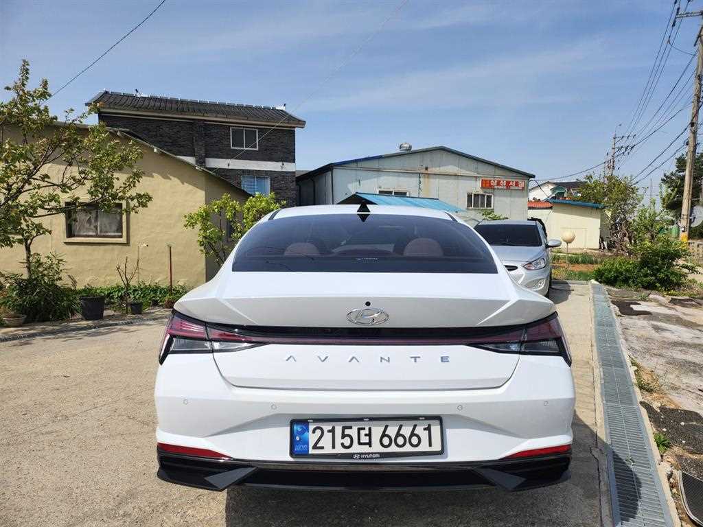 HYUNDAI Avante - Vista 5