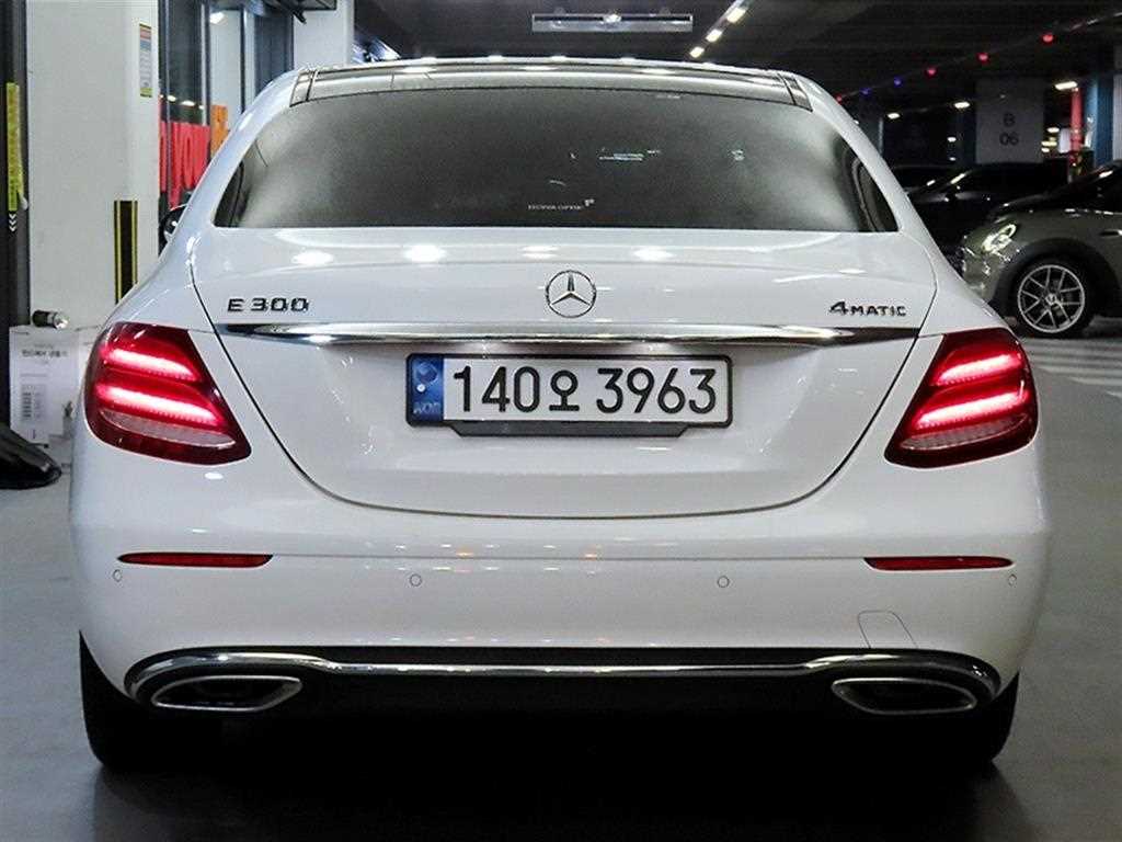 Mercedes Benz E class - Vista 5
