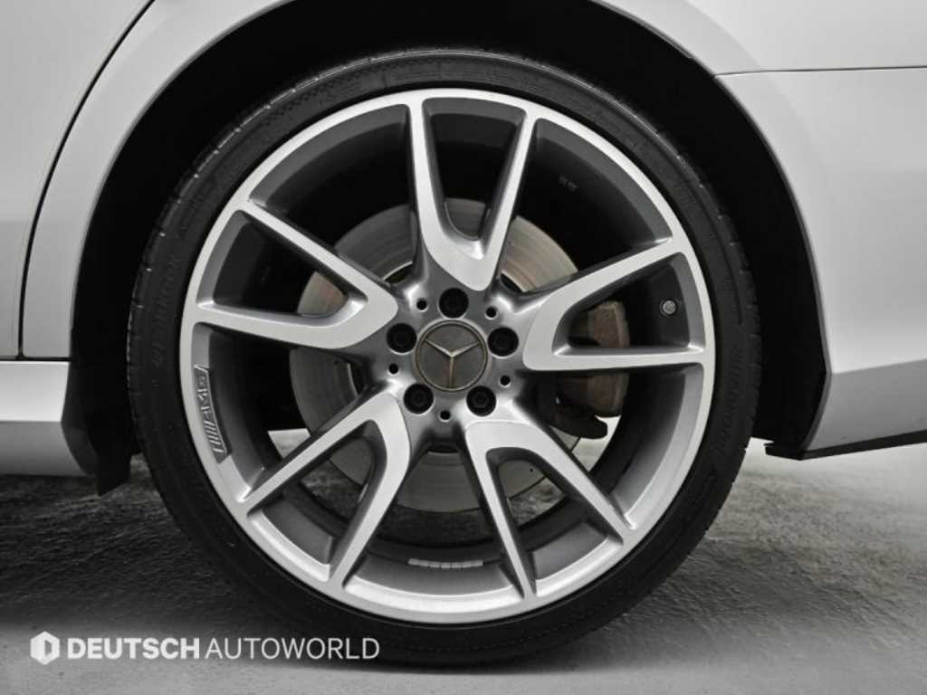 Mercedes Benz E class - Vista 5