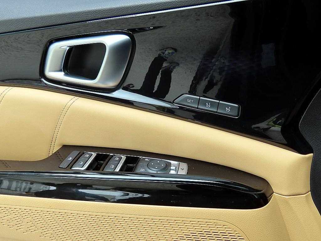 KIA Carnival - Vista 11