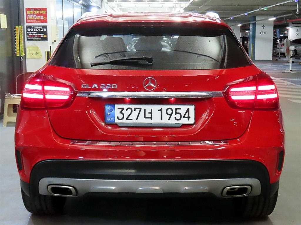 Mercedes Benz GLA Class - Vista 5