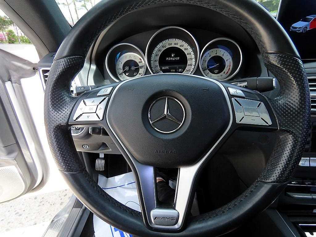 Mercedes Benz E class - Vista 8