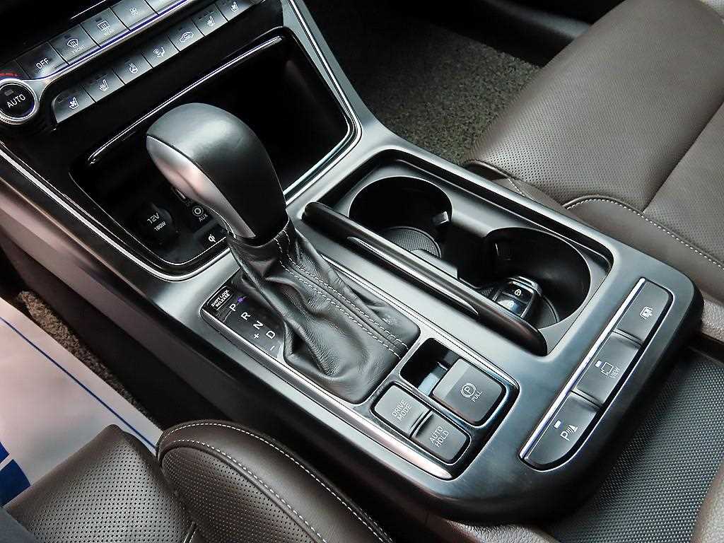 HYUNDAI Grandeur - Vista 11