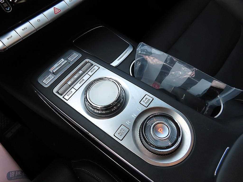 Genesis GV70 - Vista 11