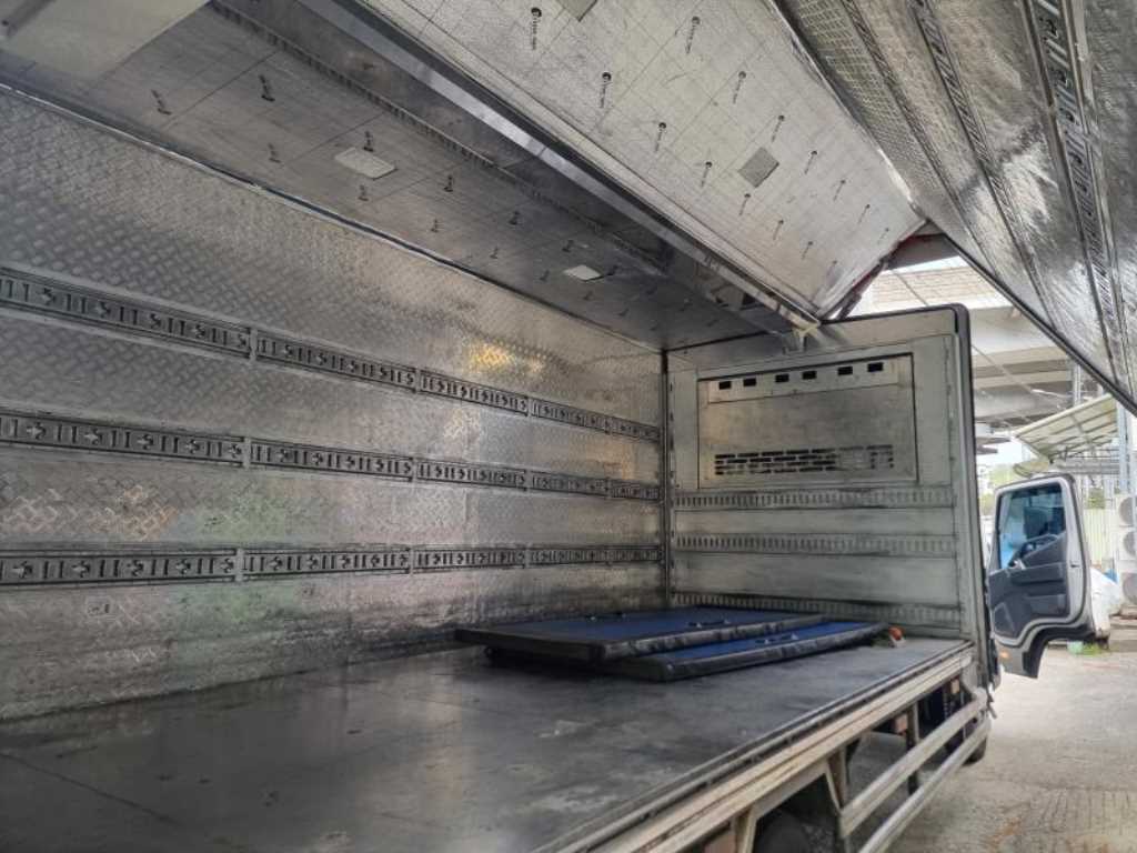 medium and large cargo truck - Vista 6