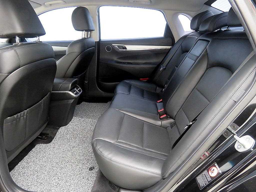 HYUNDAI Grandeur - Vista 7