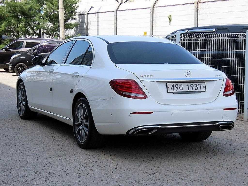 Mercedes Benz E class - Vista 3