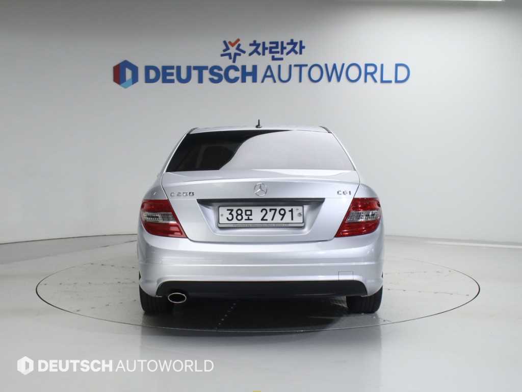 Mercedes Benz C Class - Vista 4