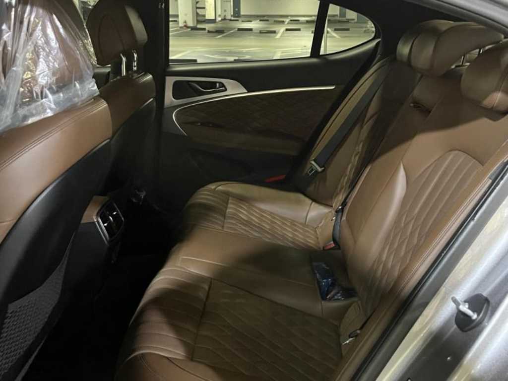 Genesis G70 - Vista 7