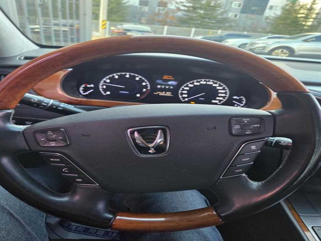 HYUNDAI Equus - Vista 10