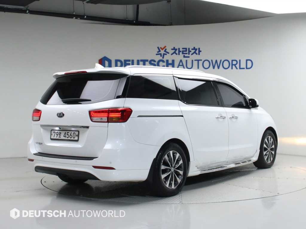 KIA Carnival - Vista 2