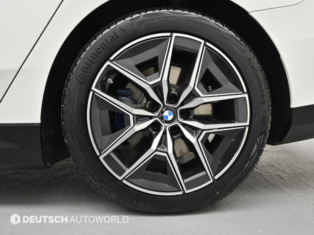 BMW i5 - Vista 5