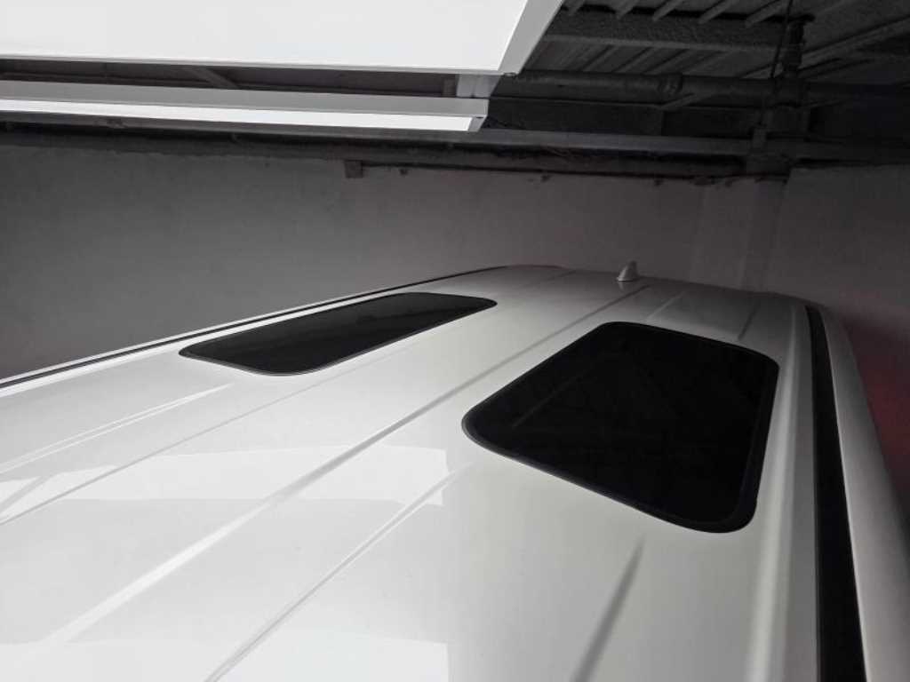 Lexus LM - Vista 5