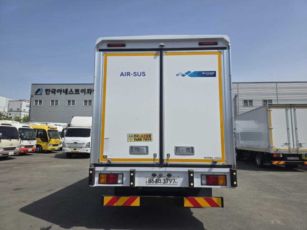 medium and large cargo truck - Vista 6