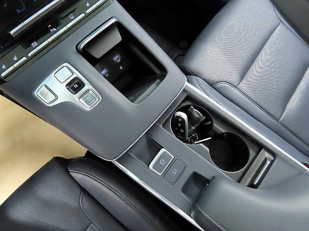 HYUNDAI Grandeur - Vista 10