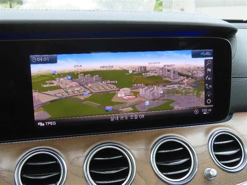 Mercedes Benz E class - Vista 8