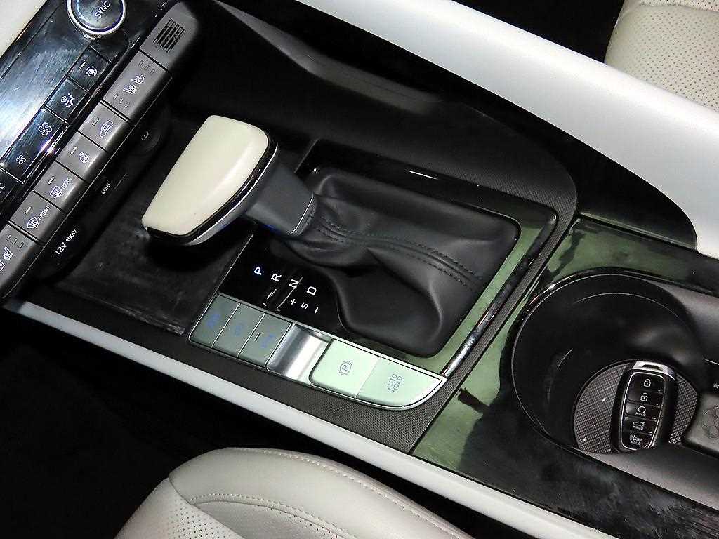 HYUNDAI Avante - Vista 12