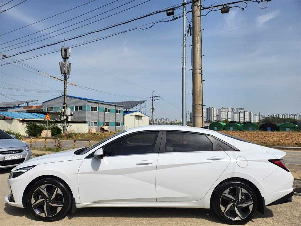 HYUNDAI Avante - Vista 7