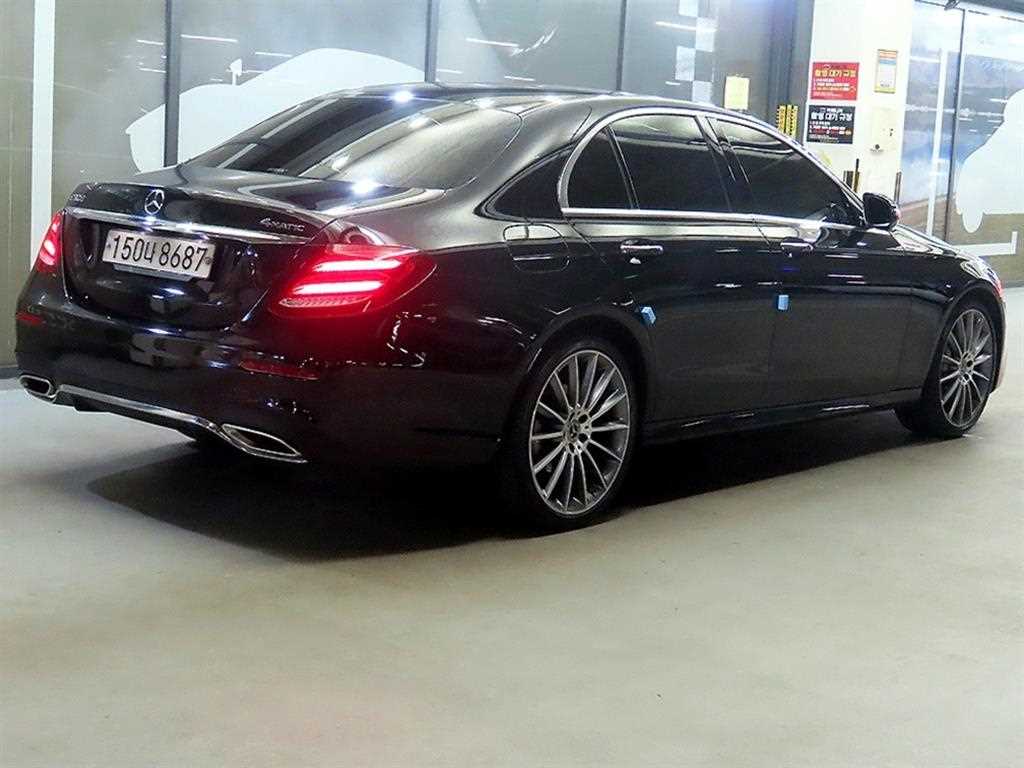 Mercedes Benz E class - Vista 4