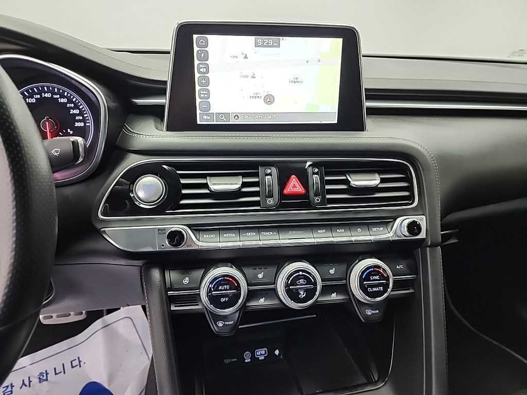 Genesis G70 - Vista 10