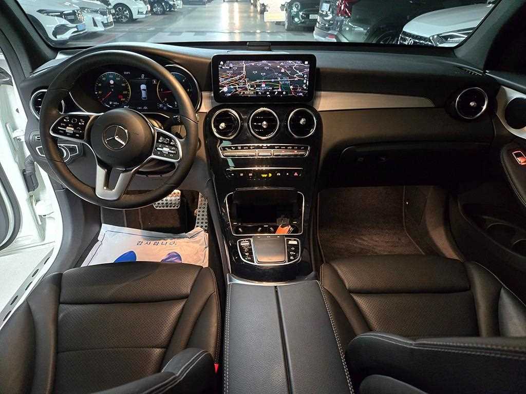 Mercedes Benz GLC Class - Vista 9