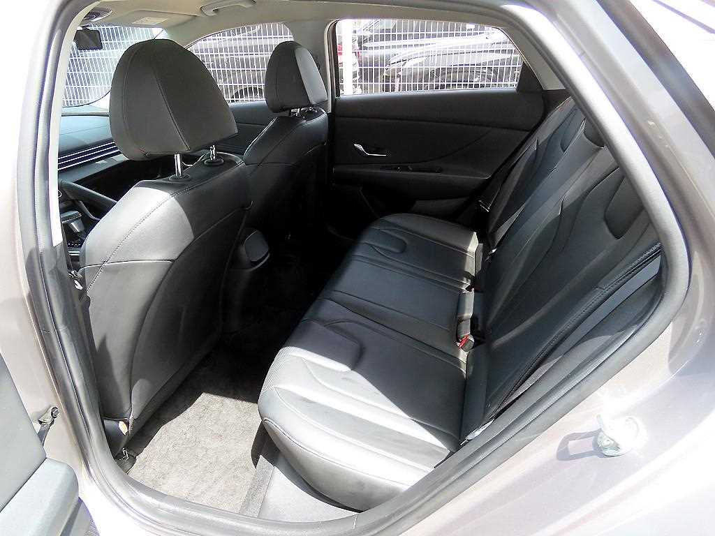 HYUNDAI Avante - Vista 6