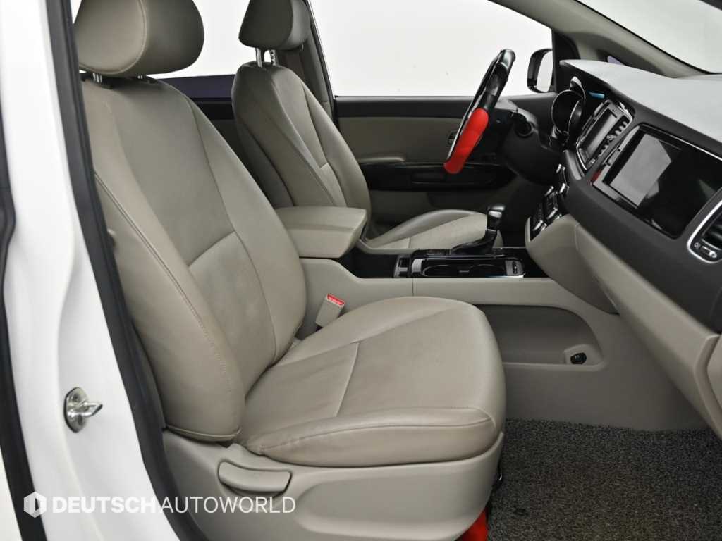 KIA Carnival - Vista 10