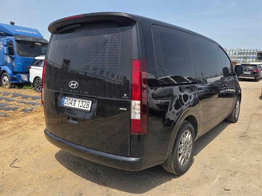 HYUNDAI Staria - Vista 2