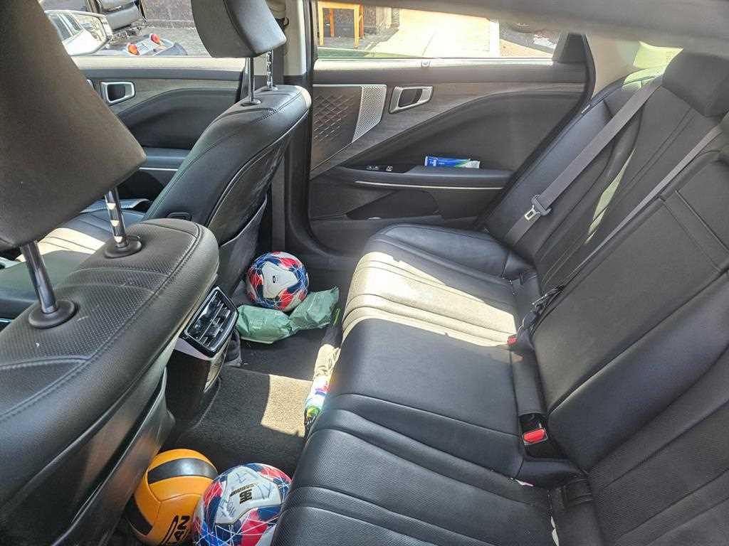 KIA K8 - Vista 7