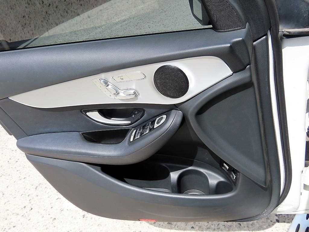 Mercedes Benz GLC Class - Vista 11