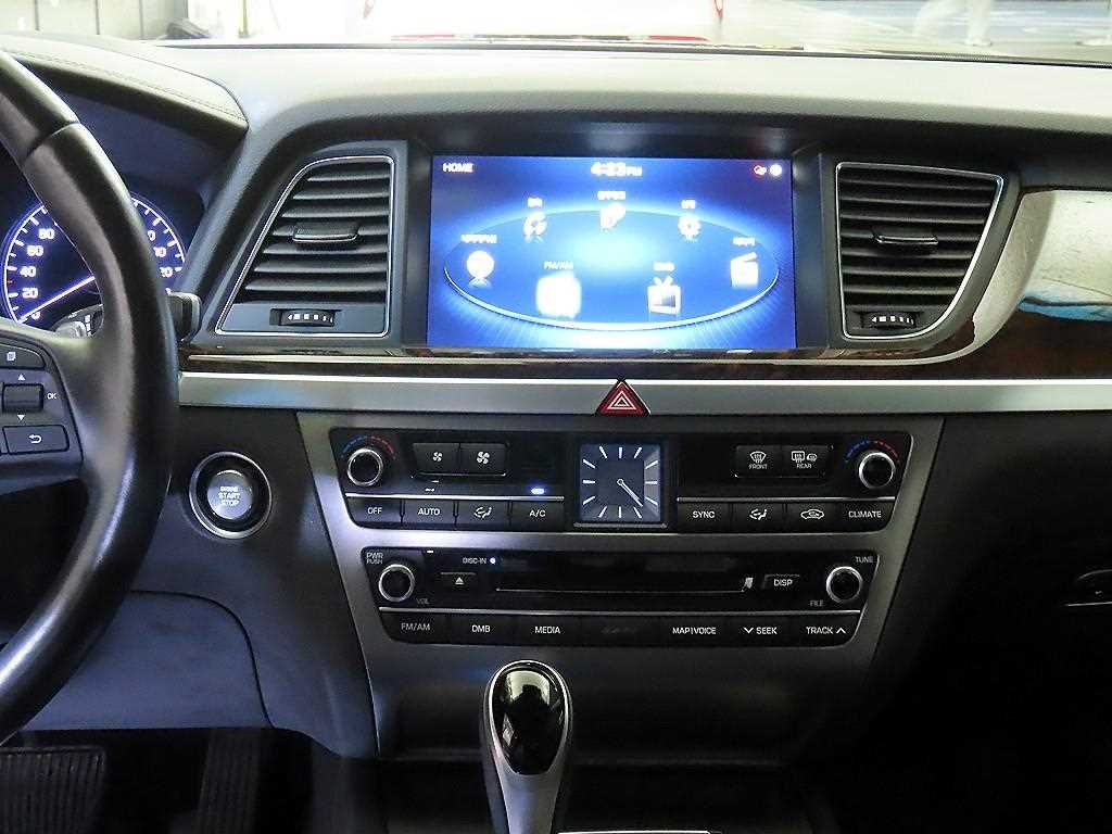 HYUNDAI Genesis - Vista 11