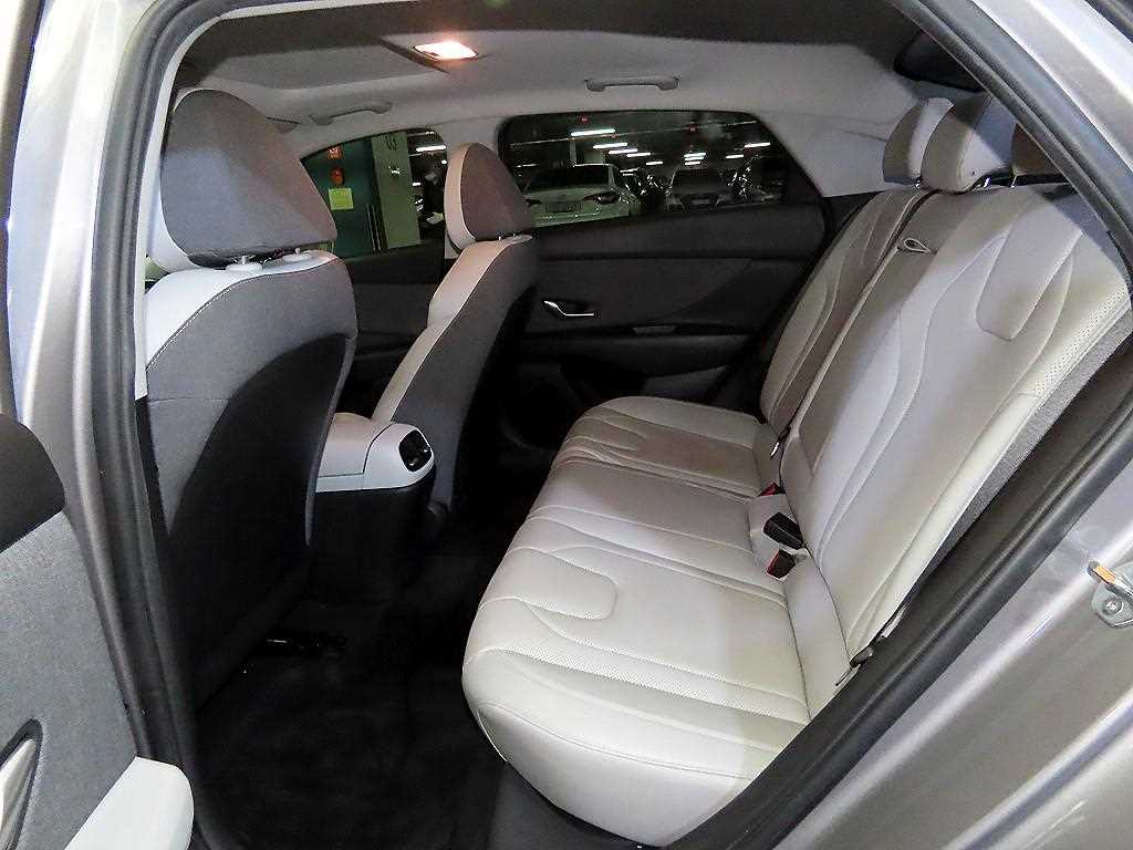 HYUNDAI Avante - Vista 7