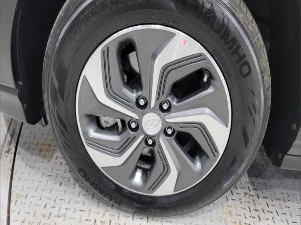HYUNDAI Kona - Vista 10