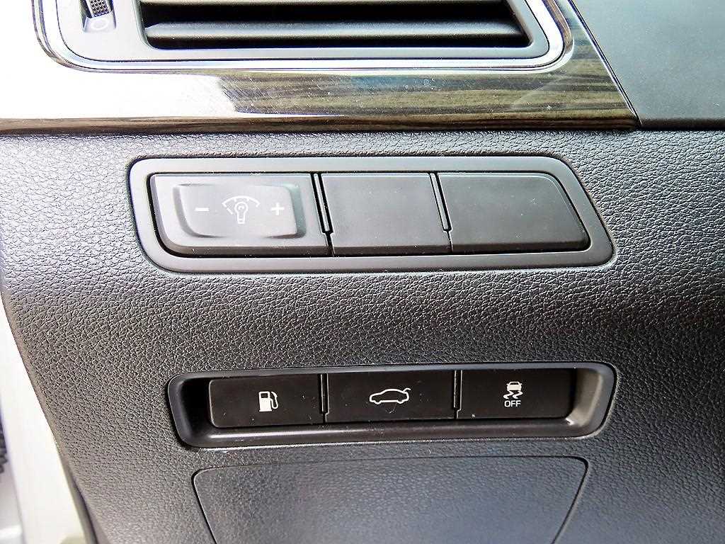 HYUNDAI Sonata - Vista 12