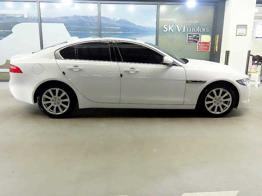 Jaguar XE - Vista 3