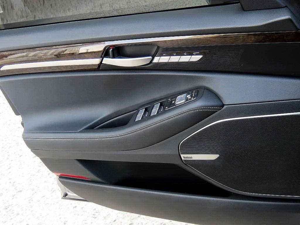 Genesis G90 - Vista 12