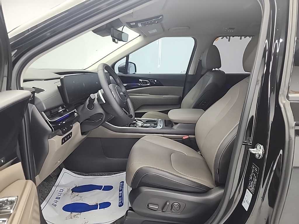 KIA Carnival - Vista 11