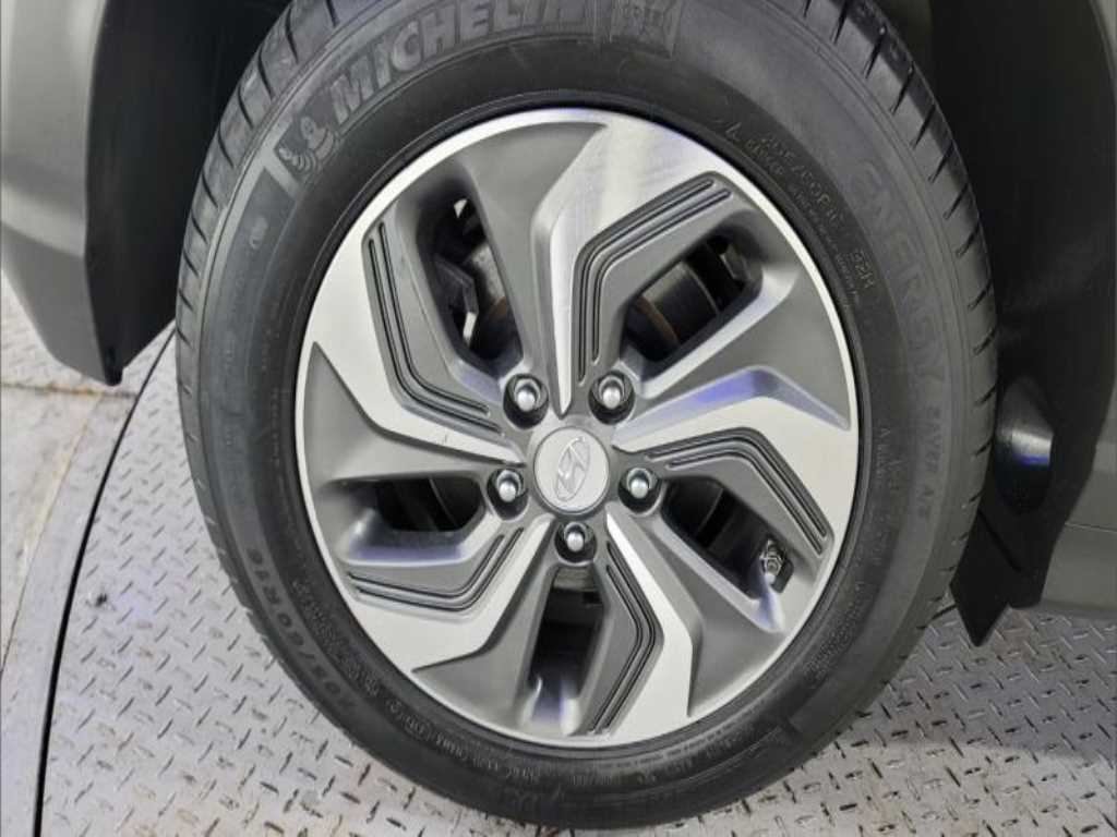 HYUNDAI Kona - Vista 12