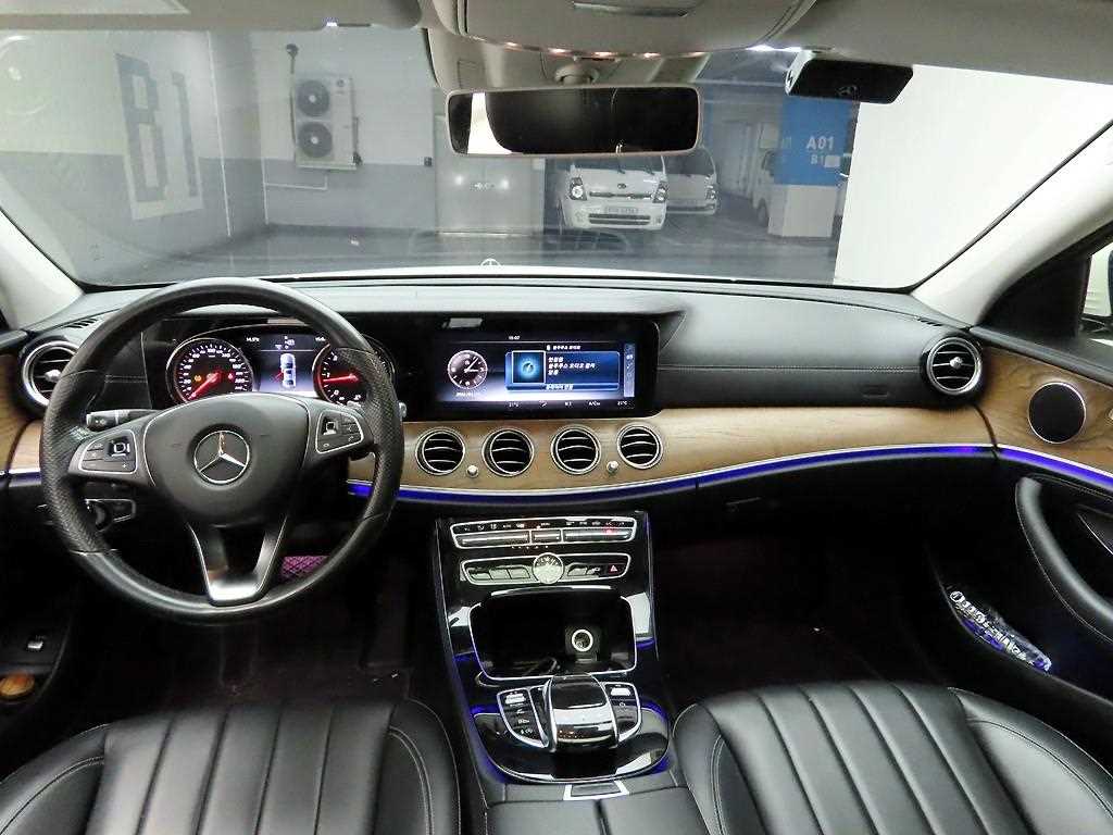 Mercedes Benz E class - Vista 6