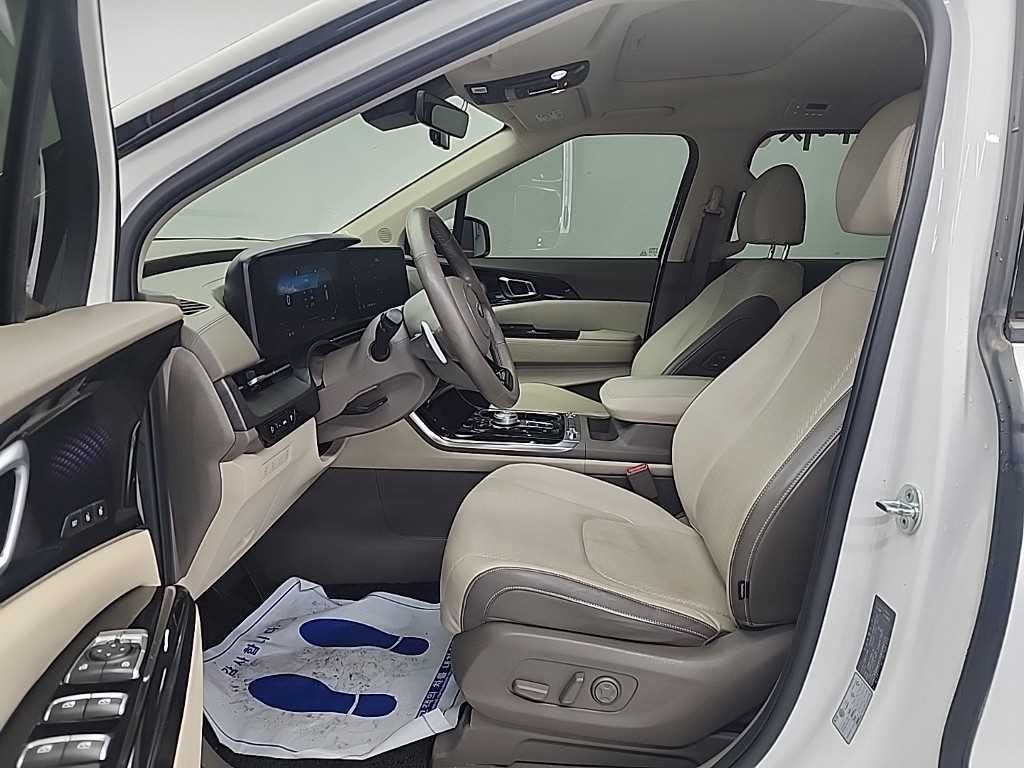 KIA Carnival - Vista 11