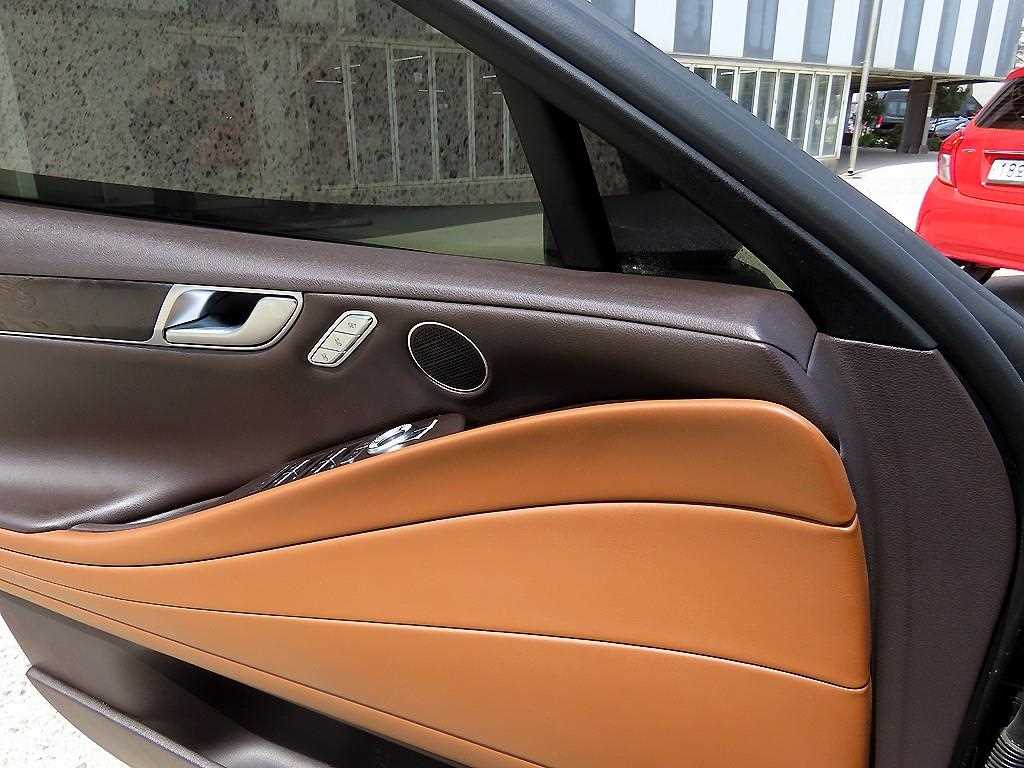 Genesis G80 - Vista 12