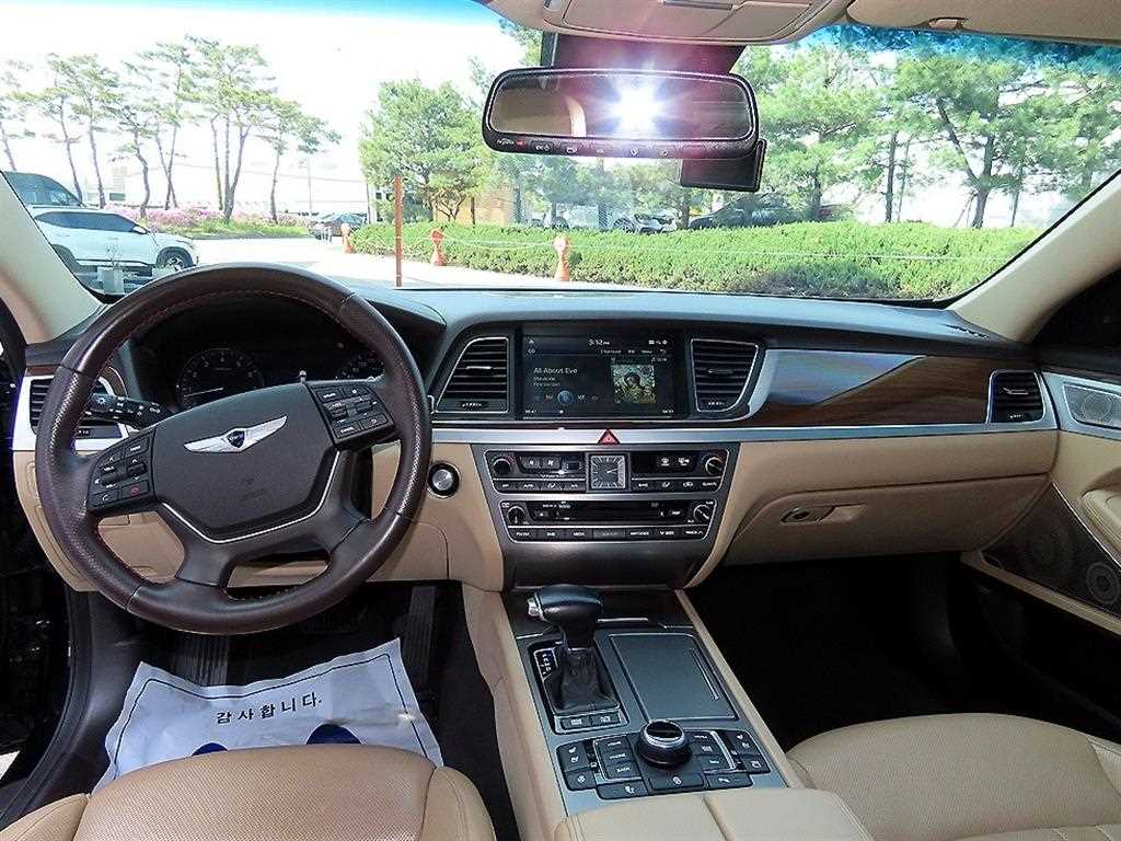 HYUNDAI Genesis - Vista 7